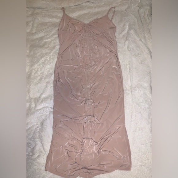 PrettyLittleThing Plus Stone Slinky Strappy Ruched Midi Dress - Picture 5 of 8